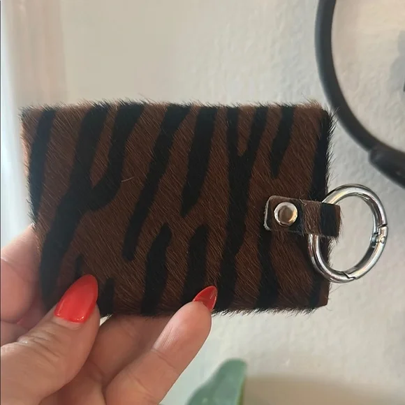 Animal Print Keychain Wallet - Picture 4 of 6